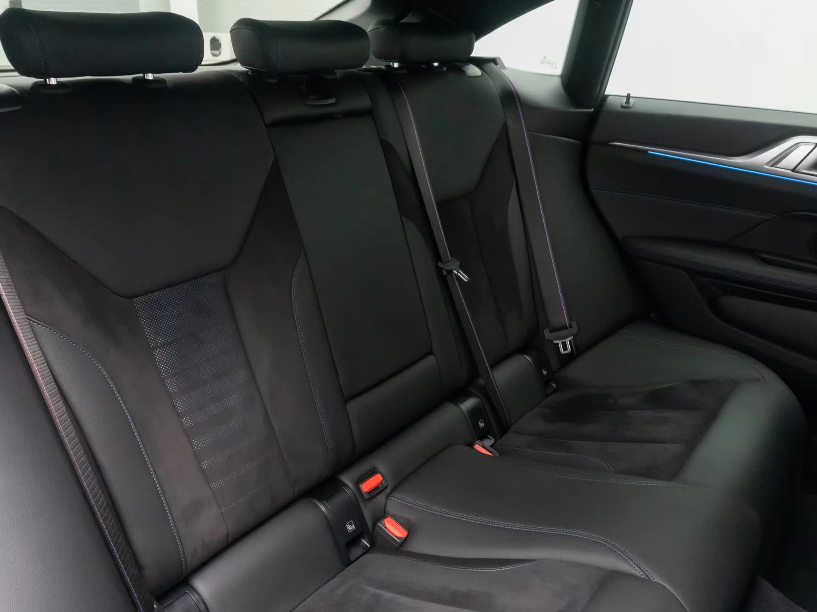 BMW i4 M50/533HP/xDRIVE//360/HI-FI/LASER/BLACK/ACC/537z, снимка 12 - Автомобили и джипове - 55146390