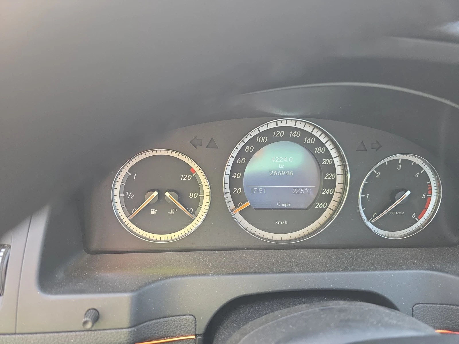 Mercedes-Benz C 200 Avangarg, снимка 11 - Автомобили и джипове - 56124428