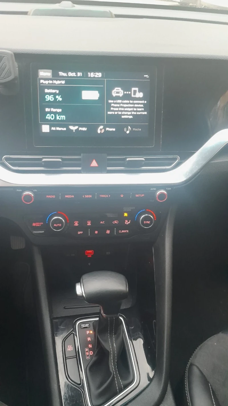 Kia Niro 1.6 i, снимка 11 - Автомобили и джипове - 47829448