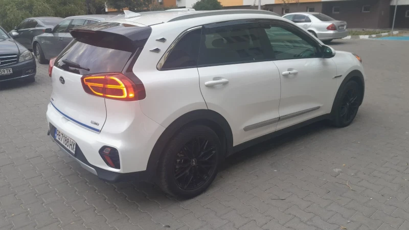 Kia Niro 1.6 i, снимка 7 - Автомобили и джипове - 47829448