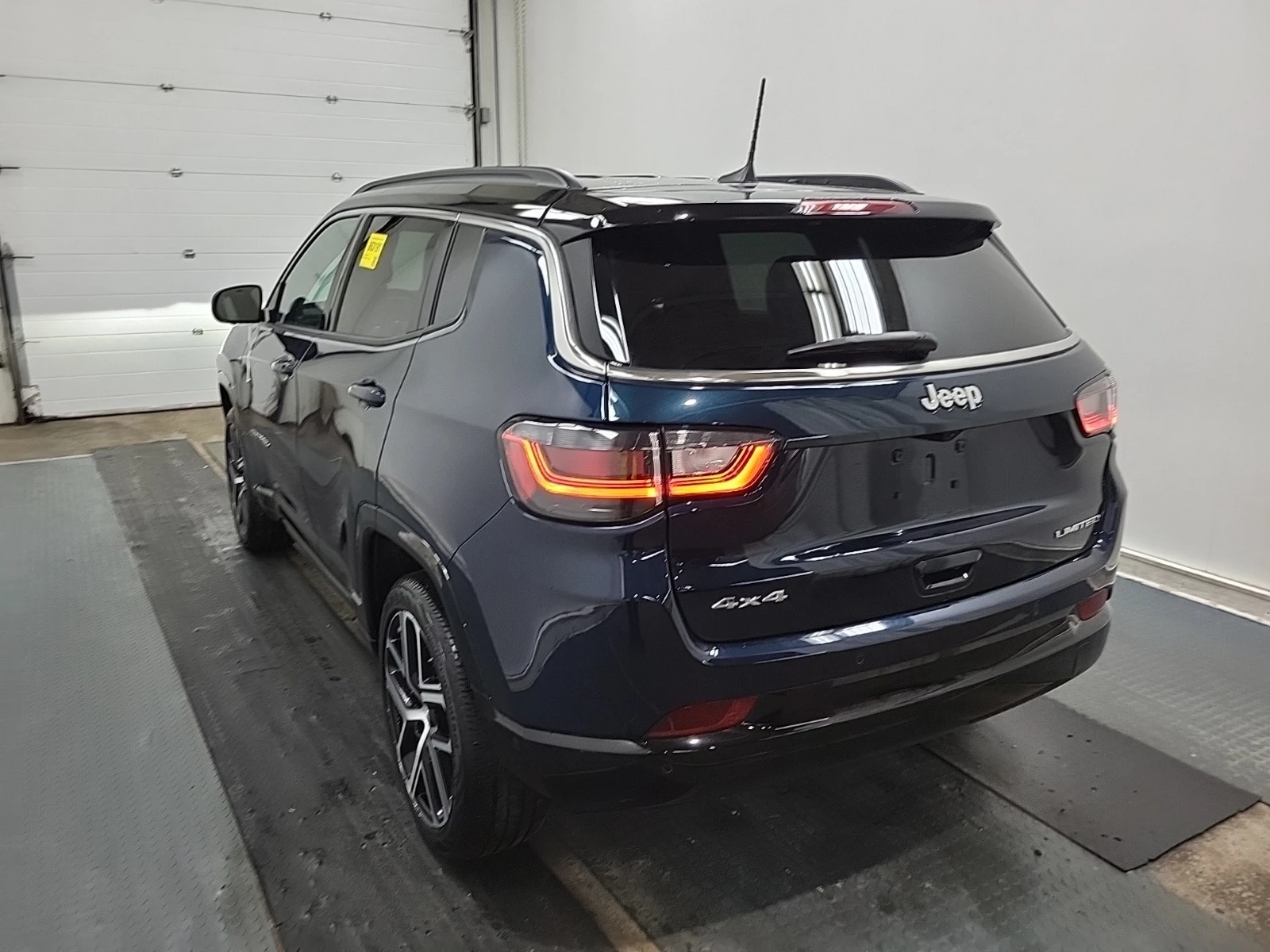 Jeep Compass LIMITED * * CARFAX * * АВТО КРЕДИТ * * , снимка 4 - Автомобили и джипове - 54077440