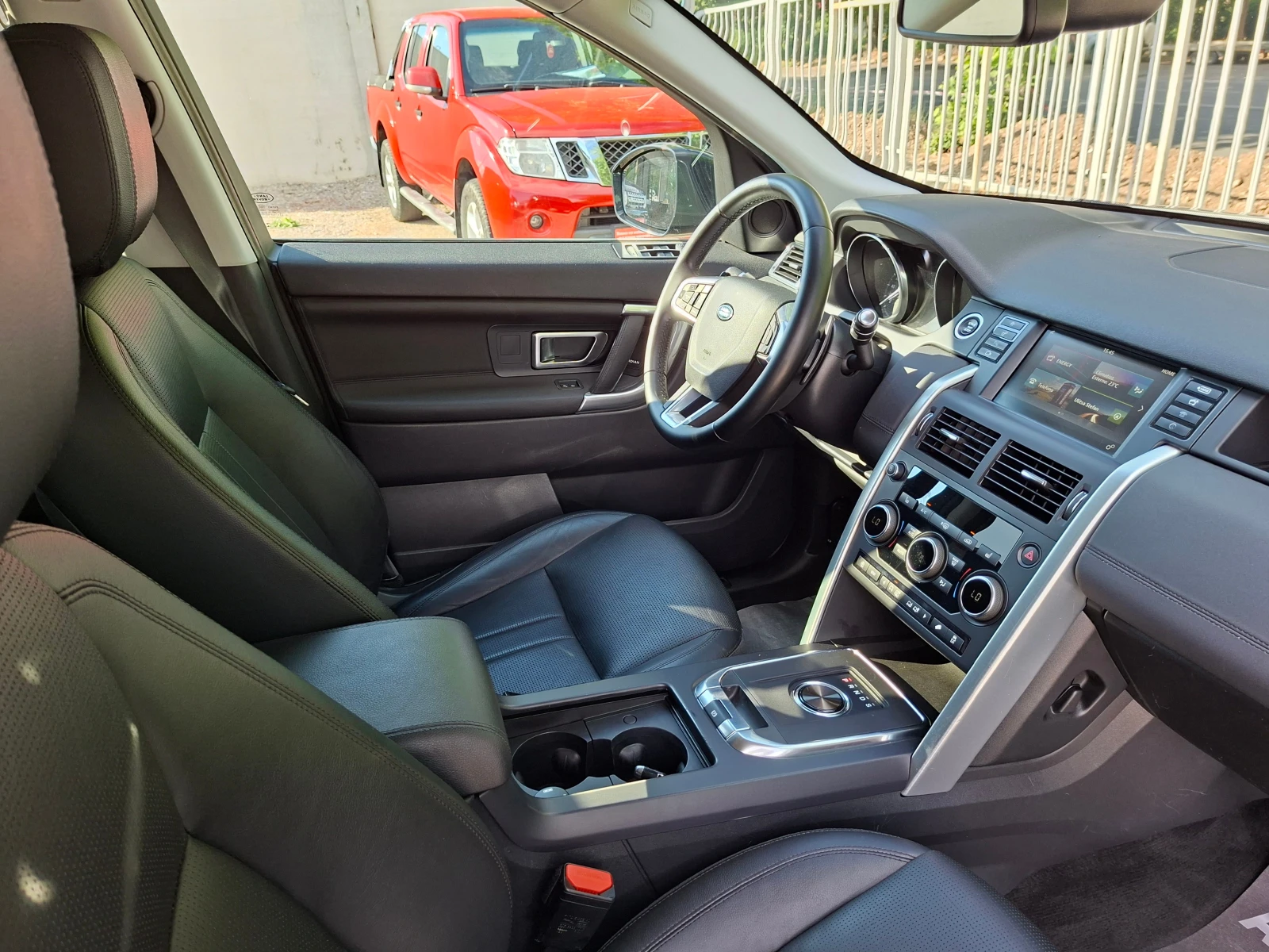 Land Rover Discovery Sport 2.0/150ks, снимка 15 - Автомобили и джипове - 54916454
