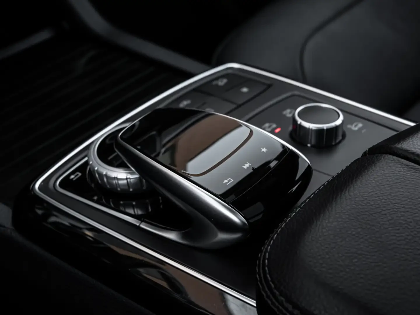 Mercedes-Benz GLE 43 AMG HARMAN KARDON/360 CAMERA/PANO/DRIVE PKG/ADAPT. CRU, снимка 13 - Автомобили и джипове - 55630447