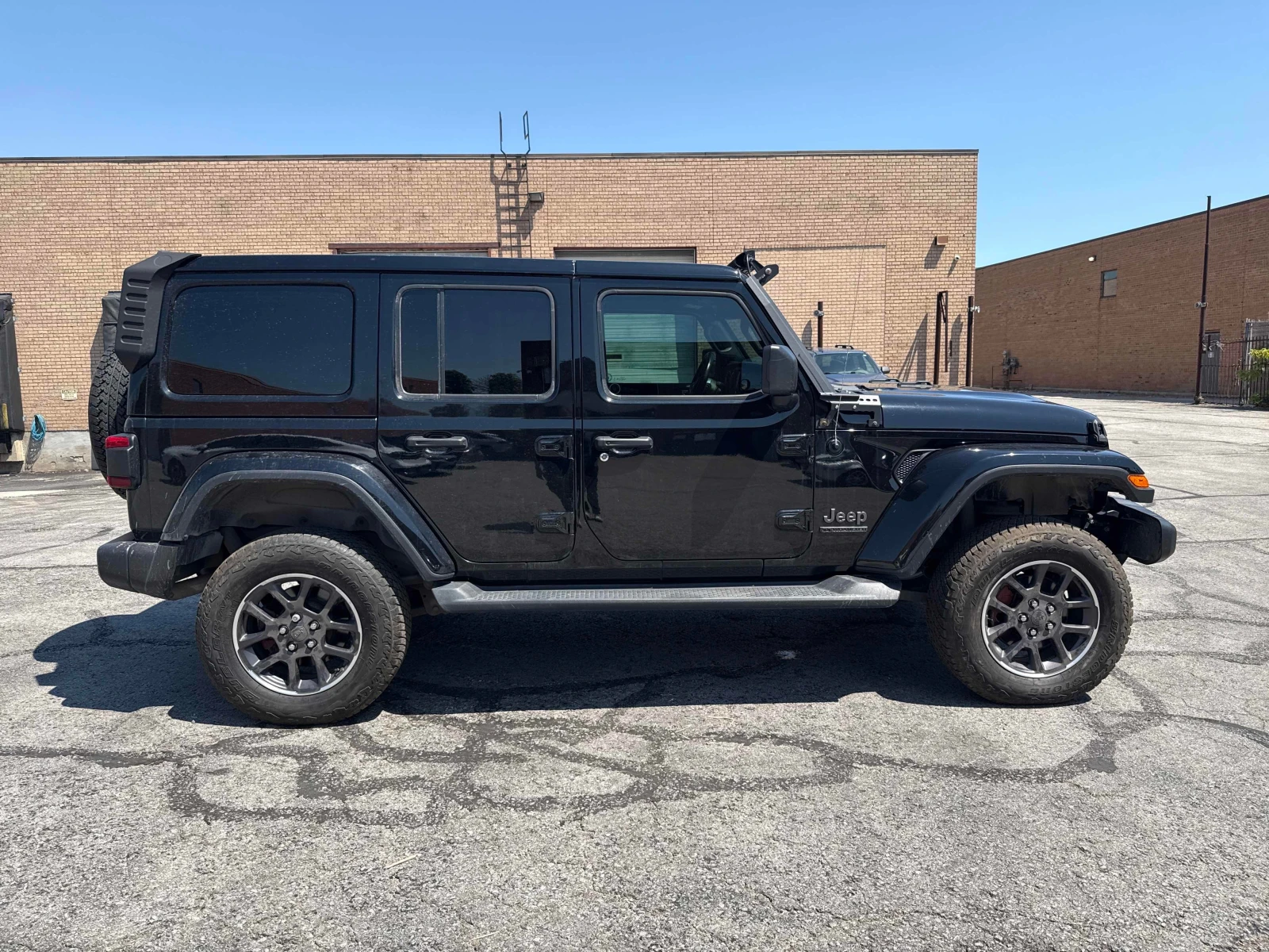 Jeep Wrangler * Unlimited Sahara 80th Anniversary * CARFAX * ЦЕН, снимка 4 - Автомобили и джипове - 55879375