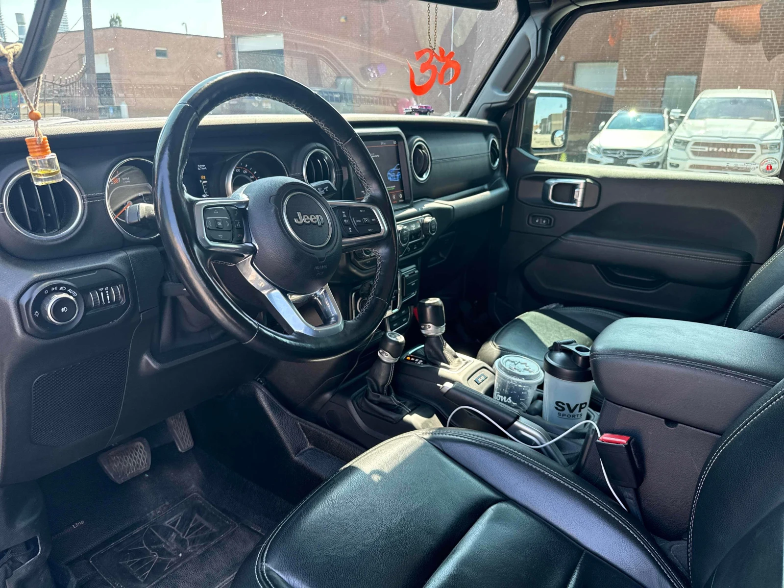 Jeep Wrangler * Unlimited Sahara 80th Anniversary * CARFAX * ЦЕН, снимка 10 - Автомобили и джипове - 55879375