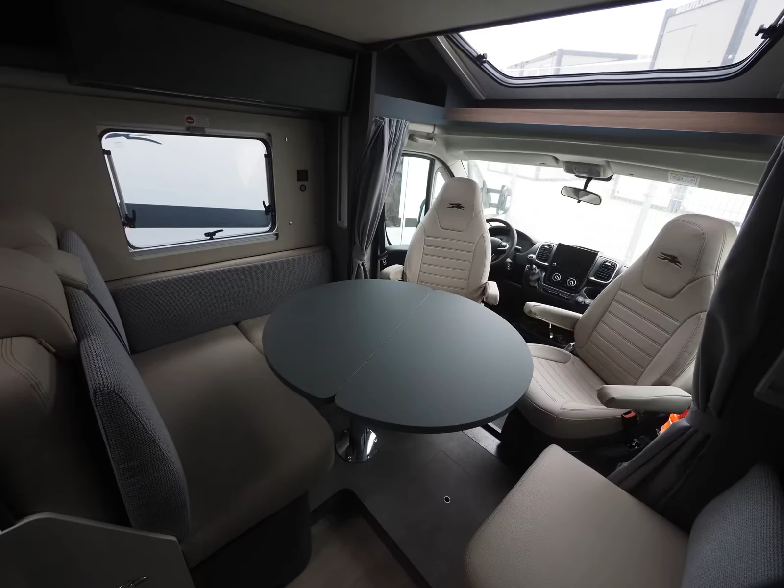 Кемпер Laika KOSMO* L409* 3+ 2* NAVI* CAM* , снимка 5 - Каравани и кемпери - 55655167