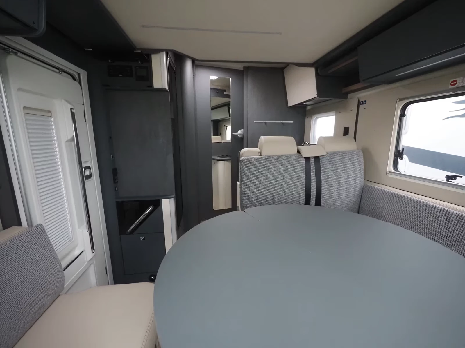 Кемпер Laika KOSMO* L409* 3+ 2* NAVI* CAM* , снимка 7 - Каравани и кемпери - 55655167