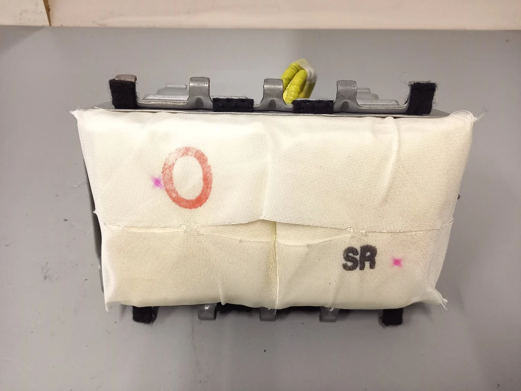 Еърбег пасажерски Тойота Рав4 2.2дкат (3)