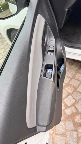 Toyota Yaris 1.3 Бензин, снимка 11