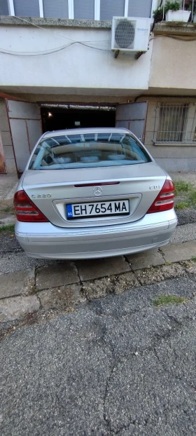 Mercedes-Benz C 220 Седан, снимка 8