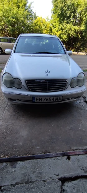 Mercedes-Benz C 220 Седан, снимка 6