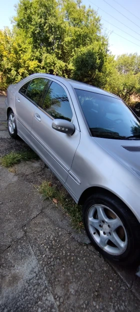 Mercedes-Benz C 220 Седан, снимка 9