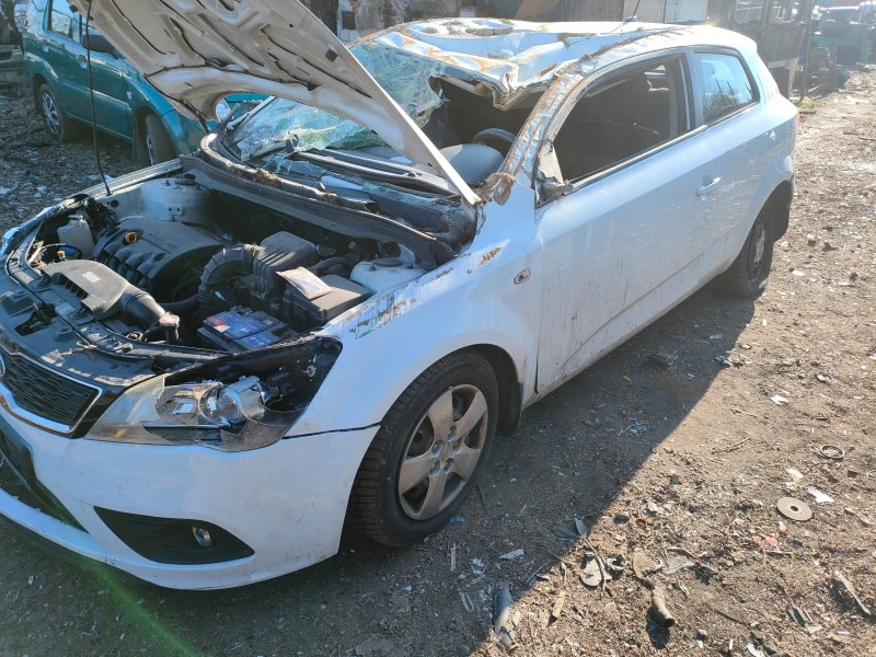 Kia Ceed 1.4 16v, снимка 5 - Автомобили и джипове - 44339158