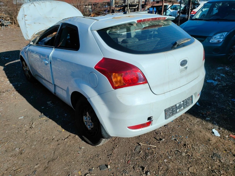 Kia Ceed 1.4 16v, снимка 3 - Автомобили и джипове - 44339158