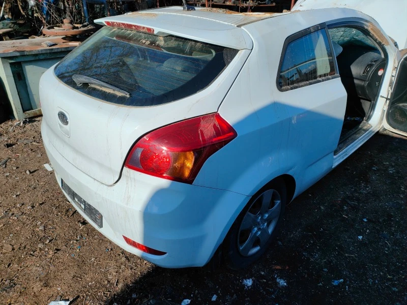 Kia Ceed 1.4 16v, снимка 1 - Автомобили и джипове - 44339158