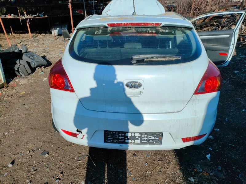 Kia Ceed 1.4 16v, снимка 2 - Автомобили и джипове - 44339158