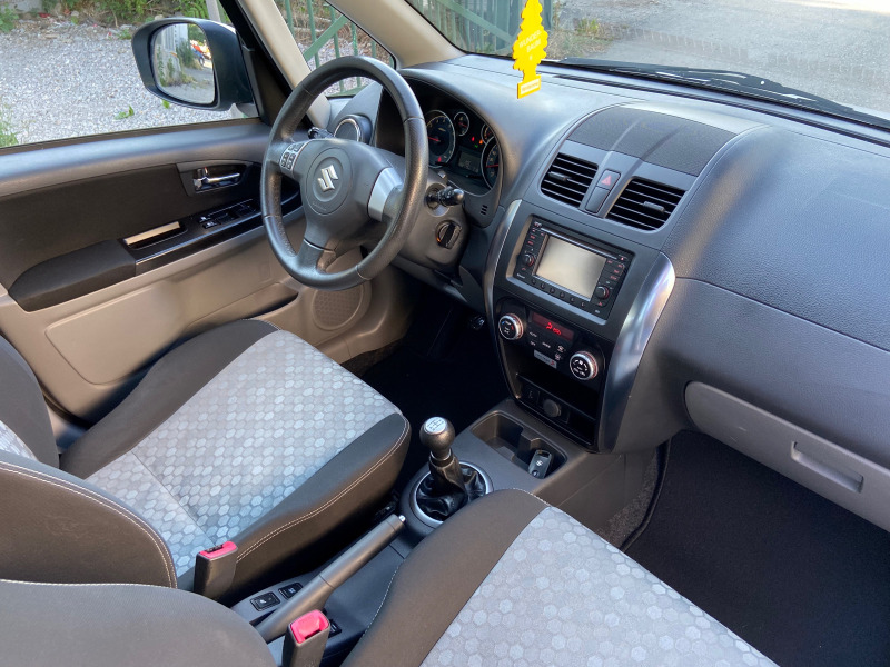 Suzuki SX4 1.6i 4x4 PizSulai Facelift, снимка 9 - Автомобили и джипове - 46275634