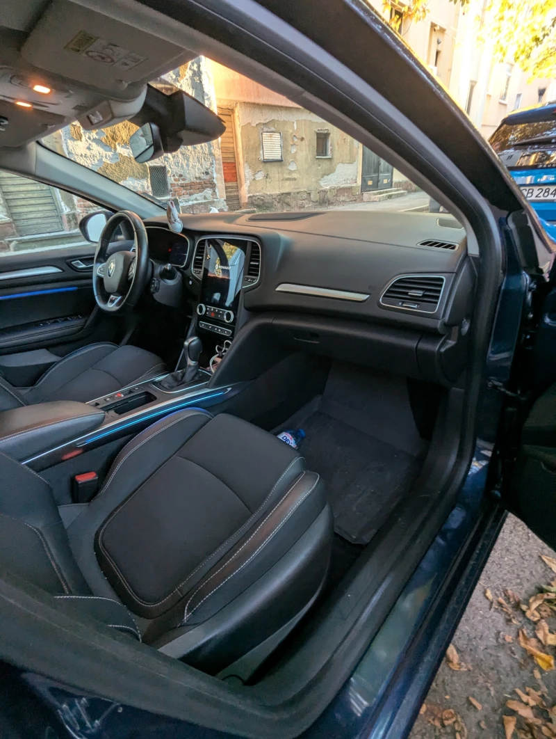 Renault Megane 1.5 Blue dCi, снимка 9 - Автомобили и джипове - 47611733