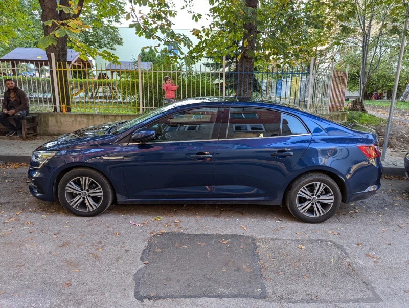 Renault Megane 1.5 Blue dCi, снимка 4 - Автомобили и джипове - 47611733