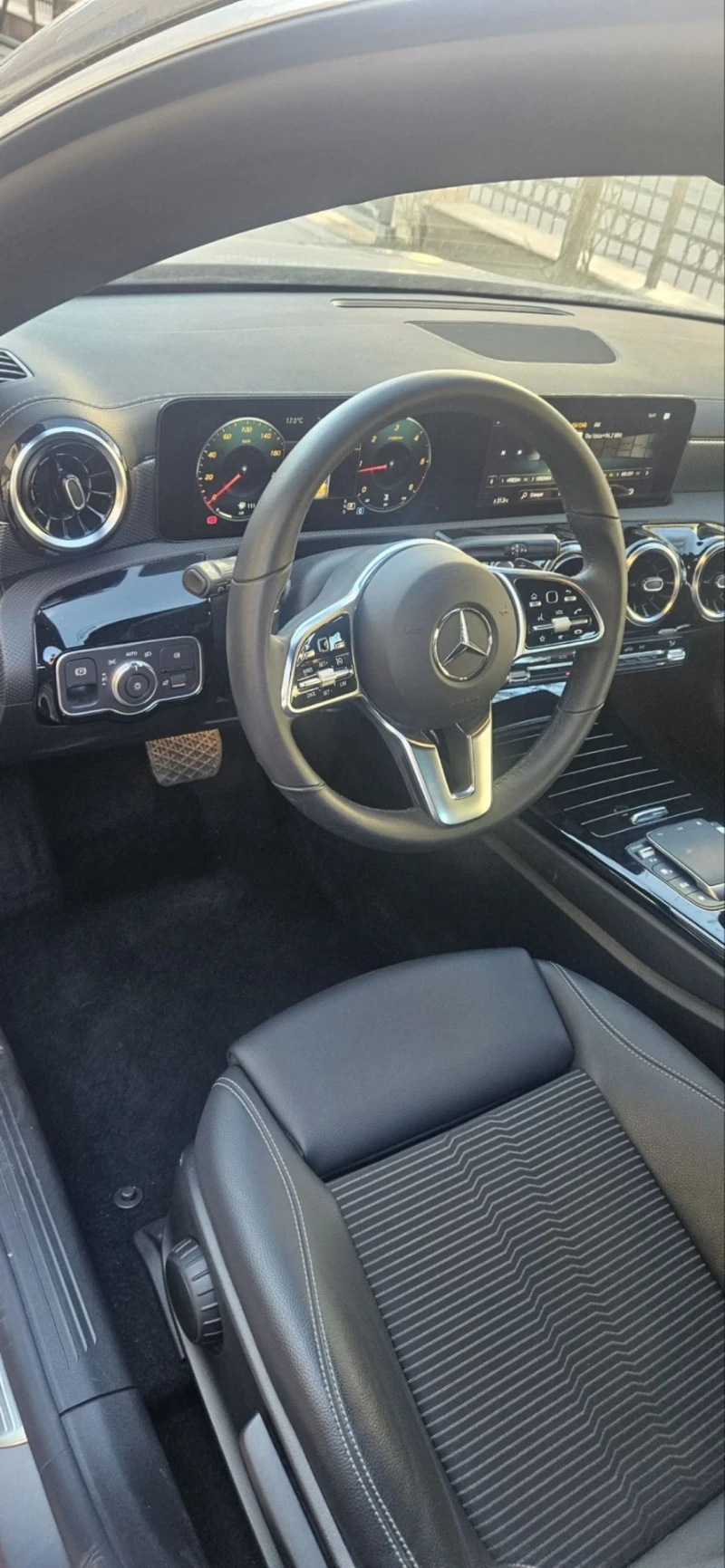 Mercedes-Benz CLA 220 d, снимка 17 - Автомобили и джипове - 47886640