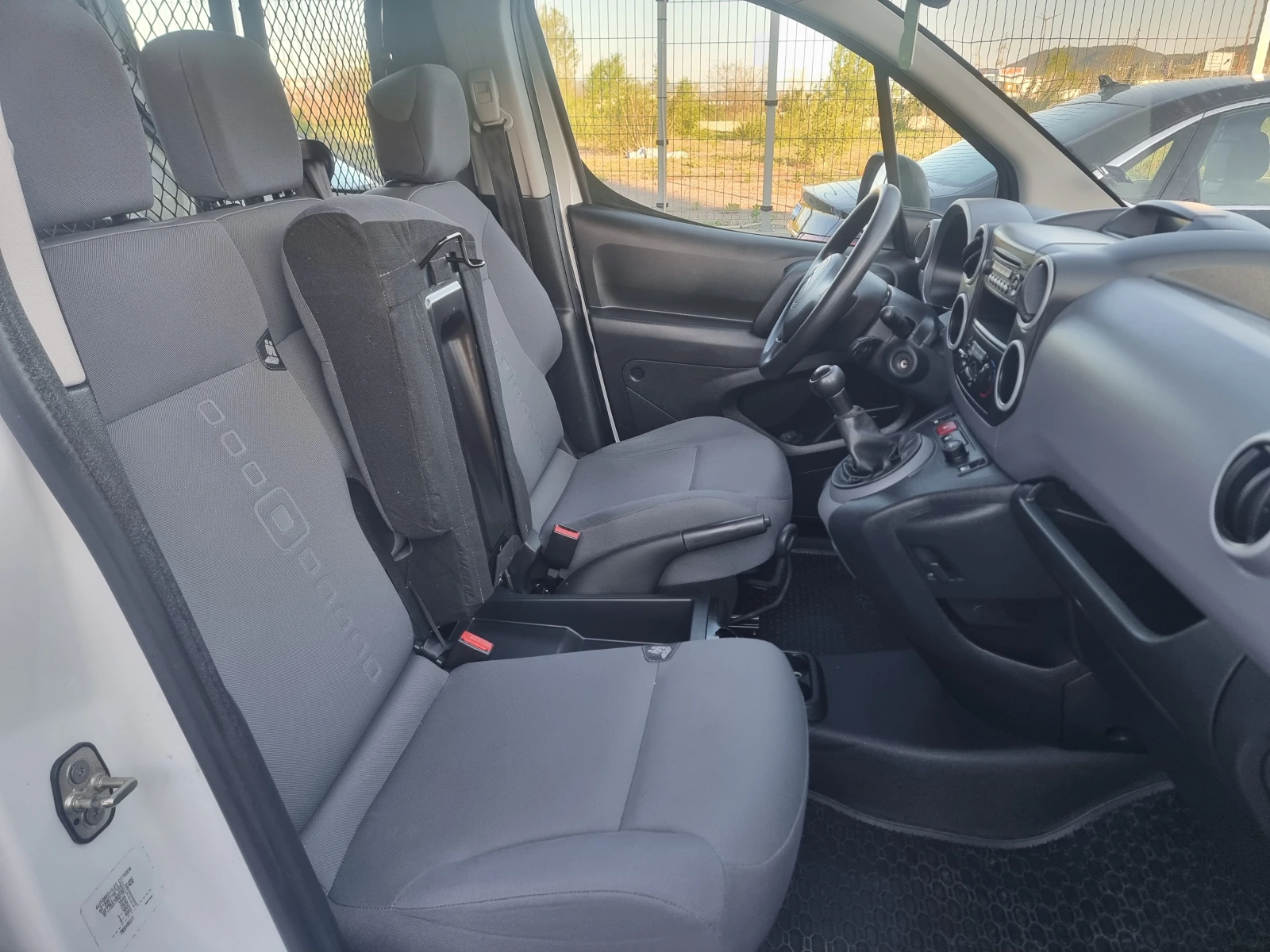 Citroen Berlingo 1.6HDI 2+ 1 МЕСТА КЛИМАТИК - изображение 9