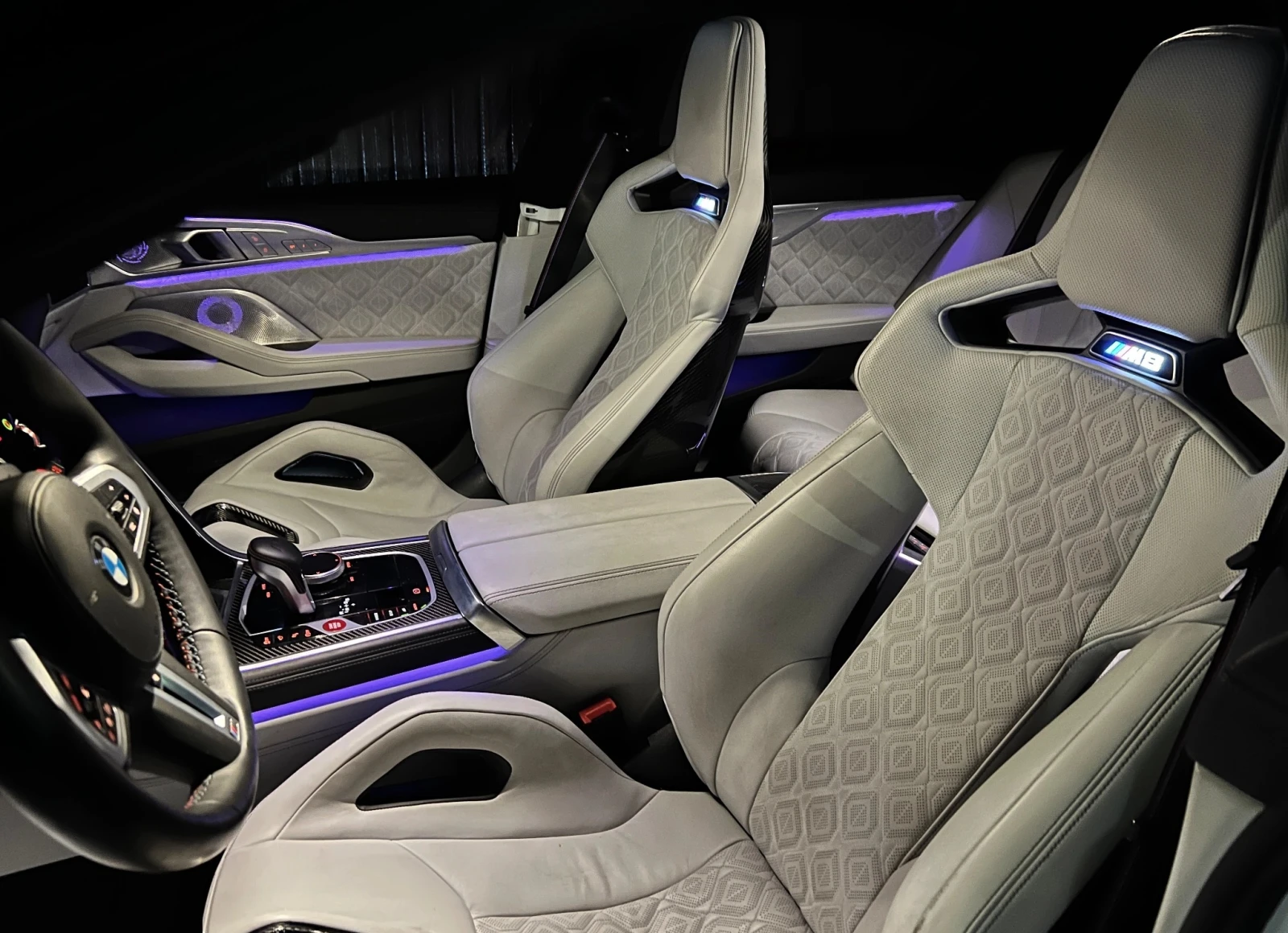 BMW M8 Competition, B/W - изображение 9