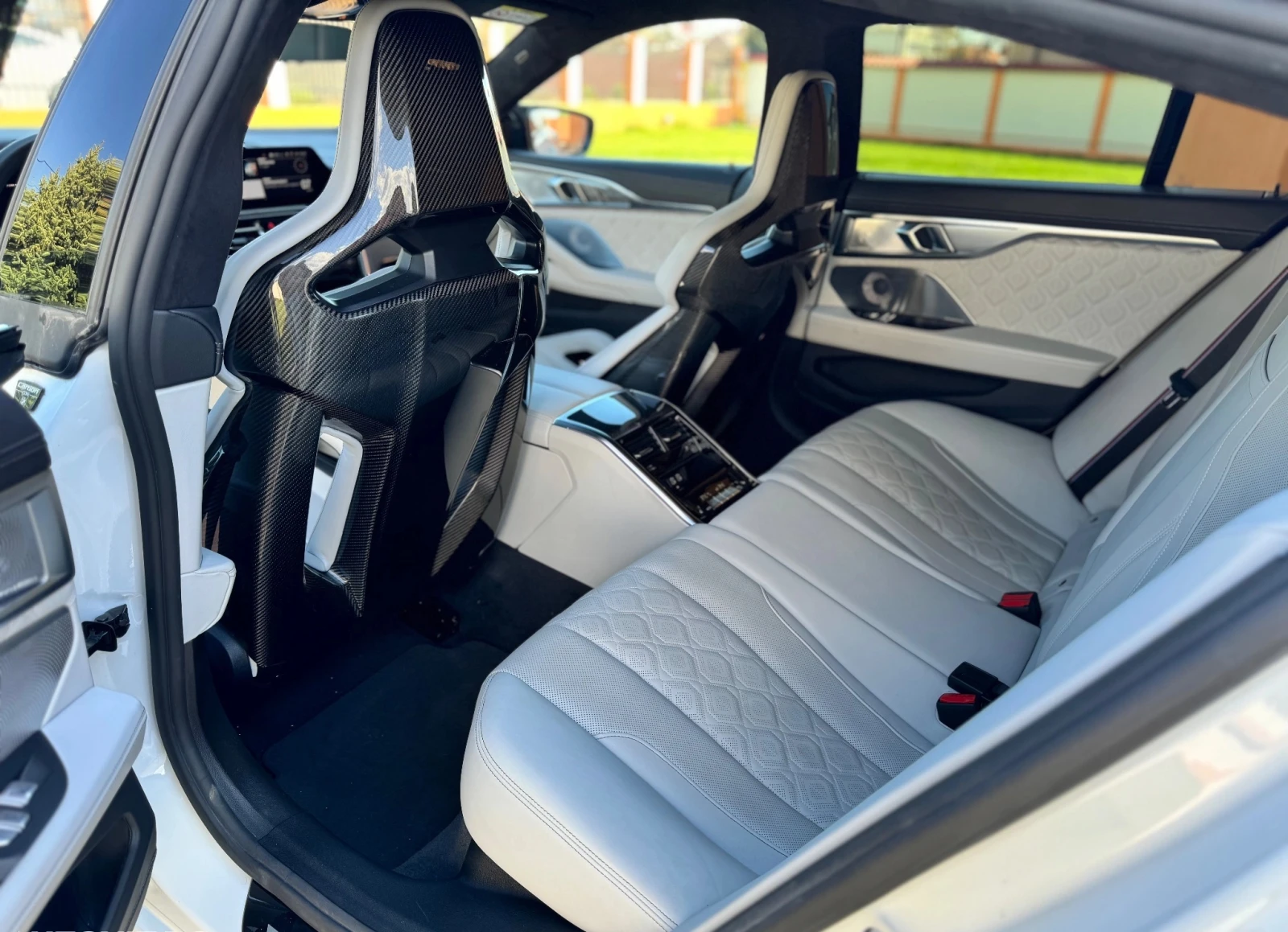 BMW M8 Competition, B/W - изображение 10