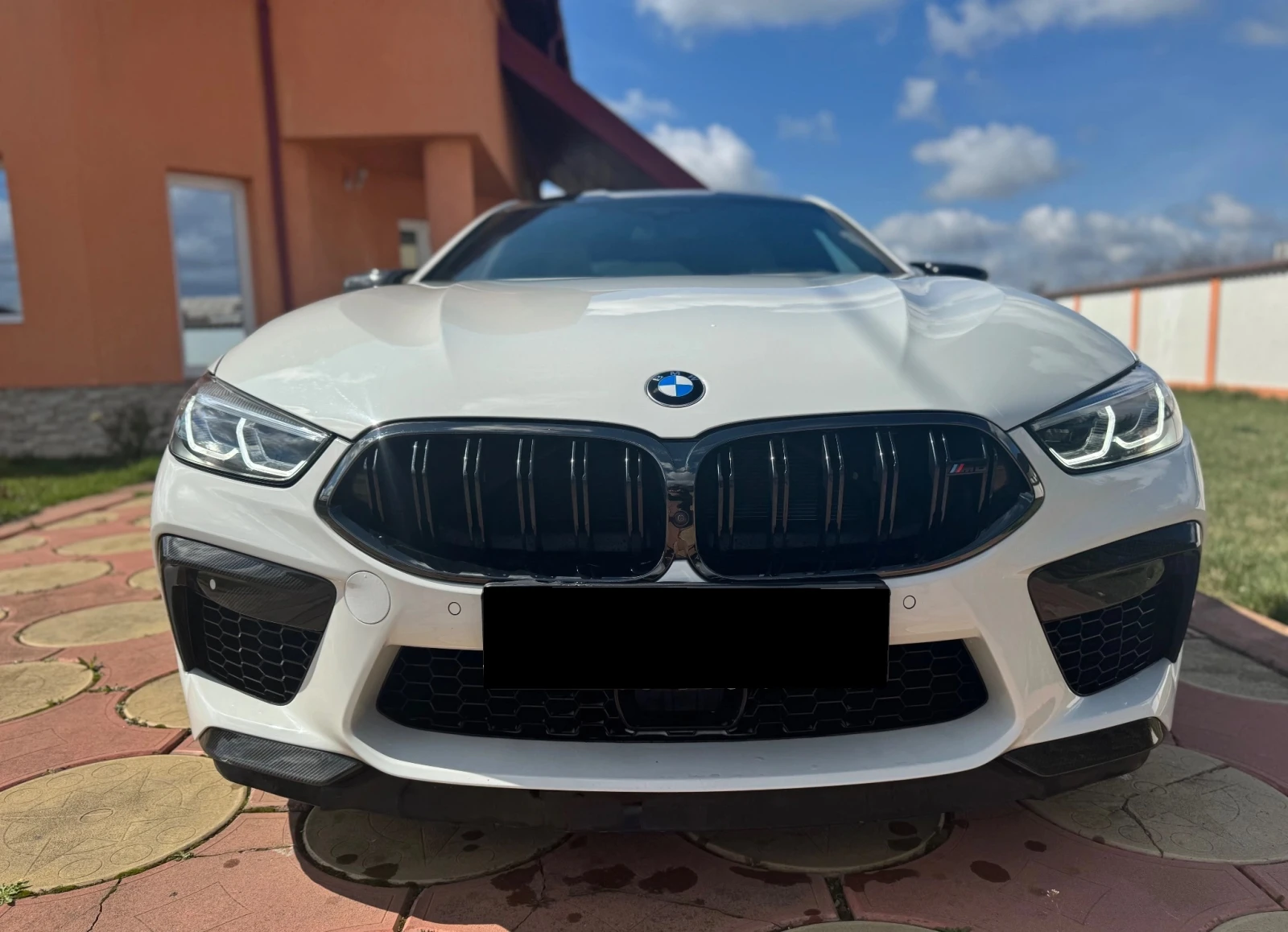 BMW M8 Competition, B/W - изображение 2