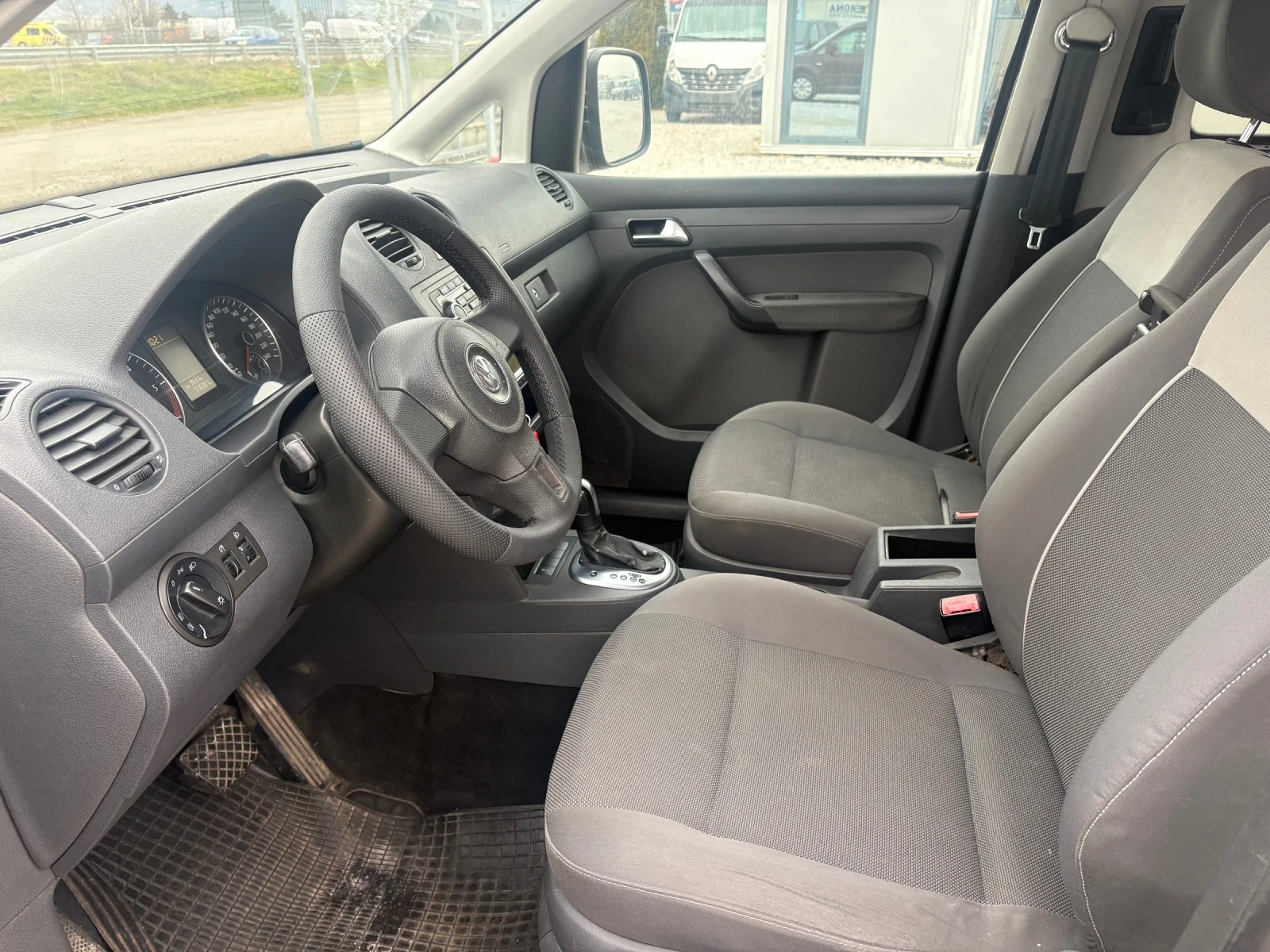 VW Caddy Автоматик, снимка 7 - Автомобили и джипове - 53739507