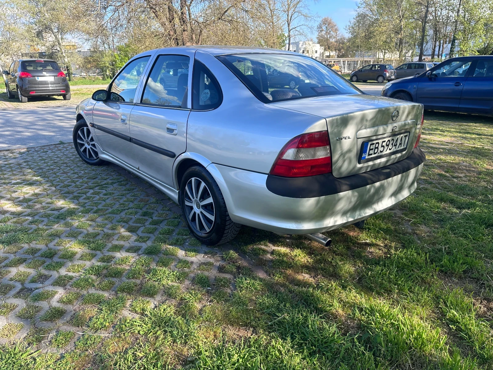 Opel Vectra 1.8 16V, снимка 2 - Автомобили и джипове - 54322918