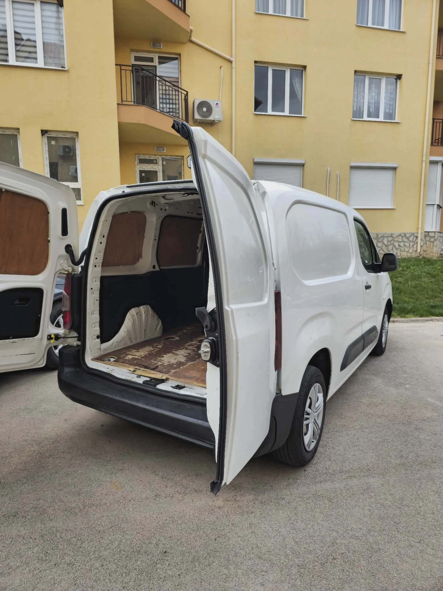 Peugeot Partner, снимка 6 - Автомобили и джипове - 54391744
