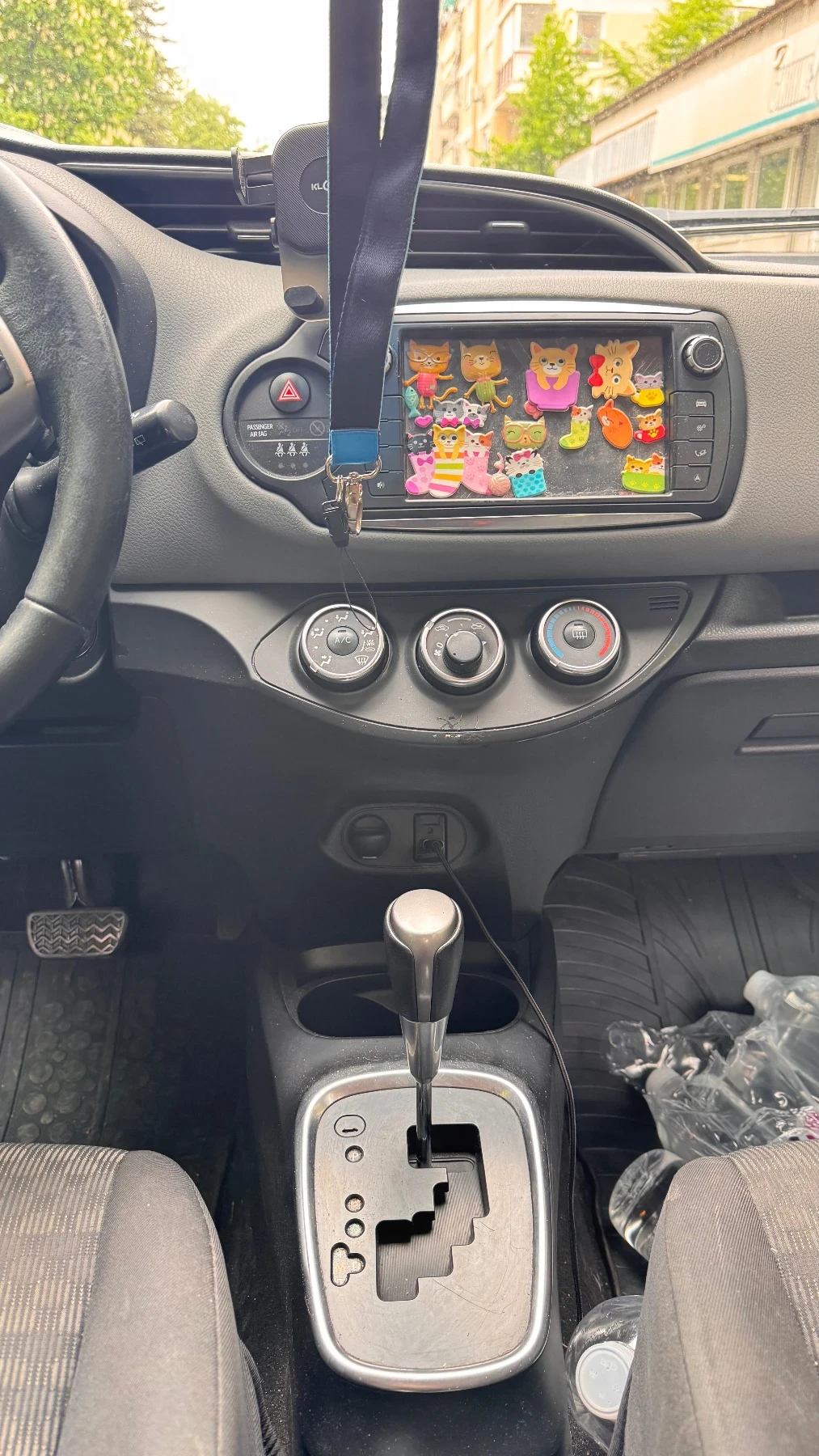 Toyota Yaris 1.3 Бензин, снимка 8 - Автомобили и джипове - 54465205
