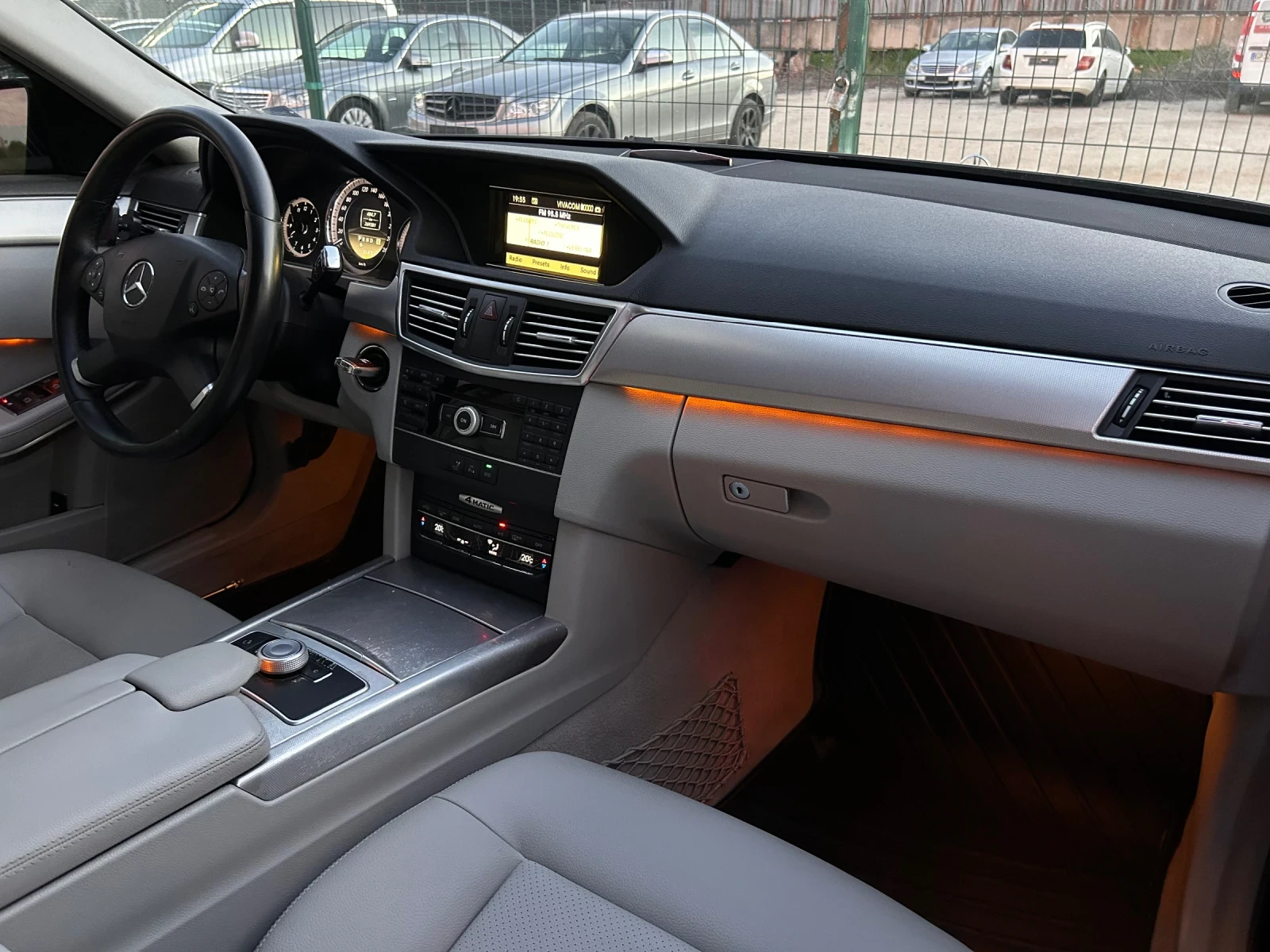 Mercedes-Benz E 220, снимка 12 - Автомобили и джипове - 54635170