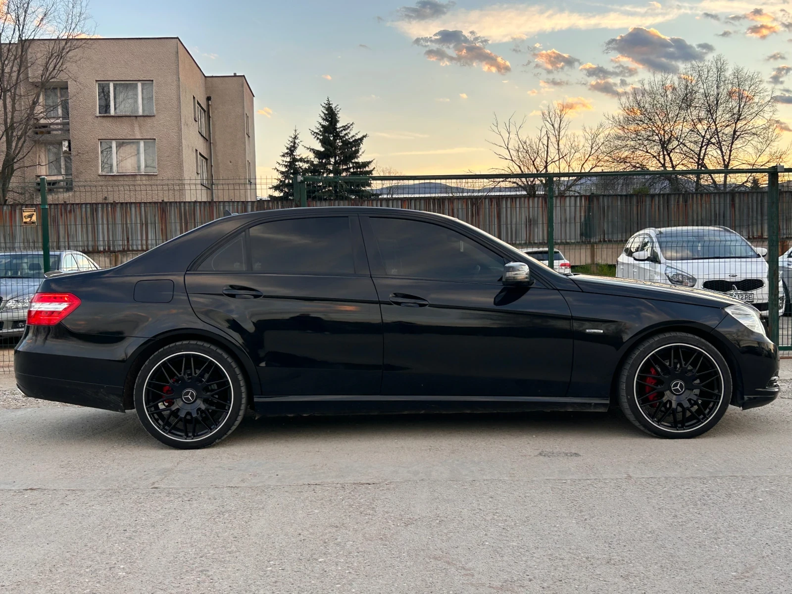 Mercedes-Benz E 220, снимка 6 - Автомобили и джипове - 54635170