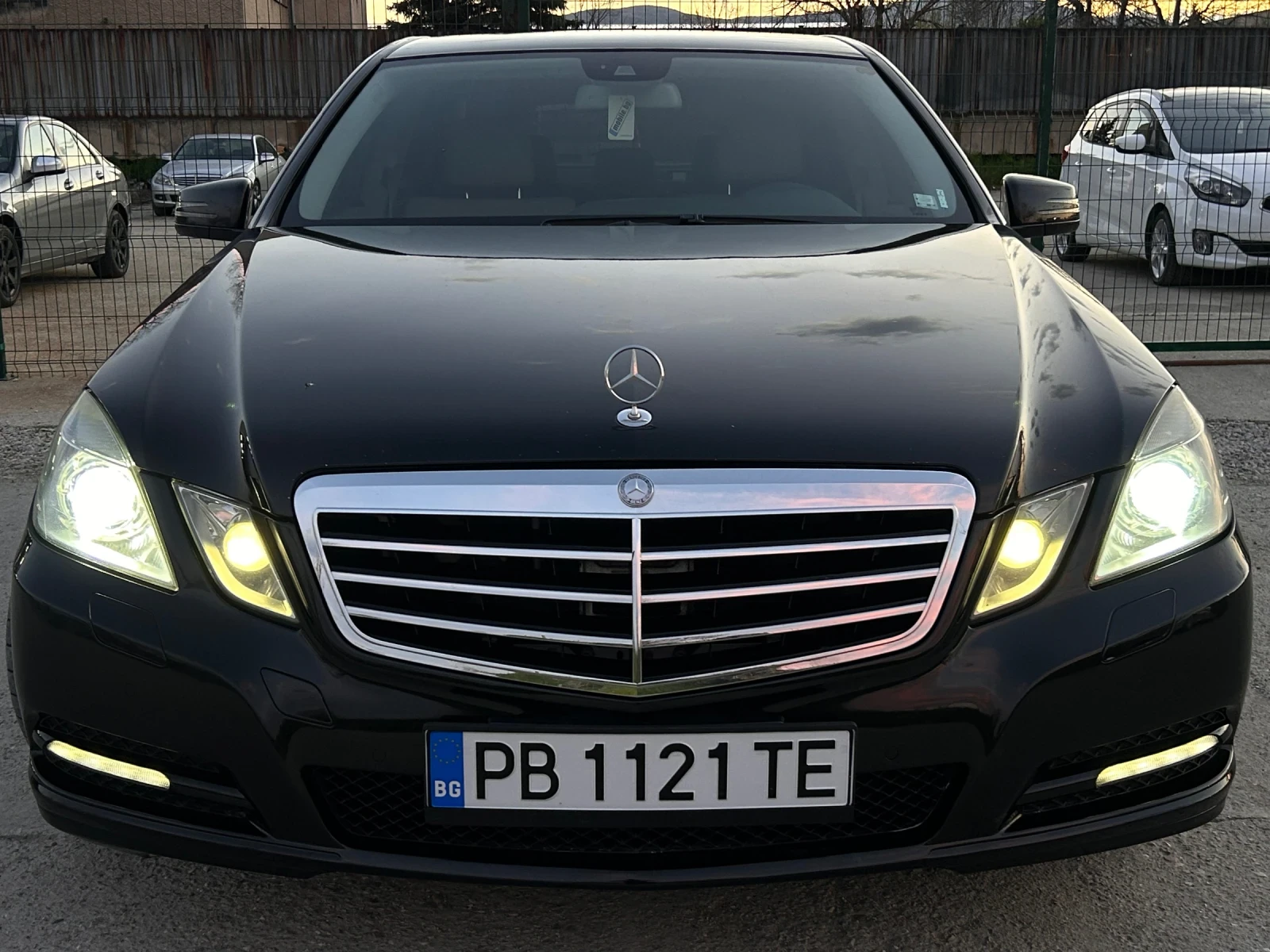 Mercedes-Benz E 220, снимка 8 - Автомобили и джипове - 54635170