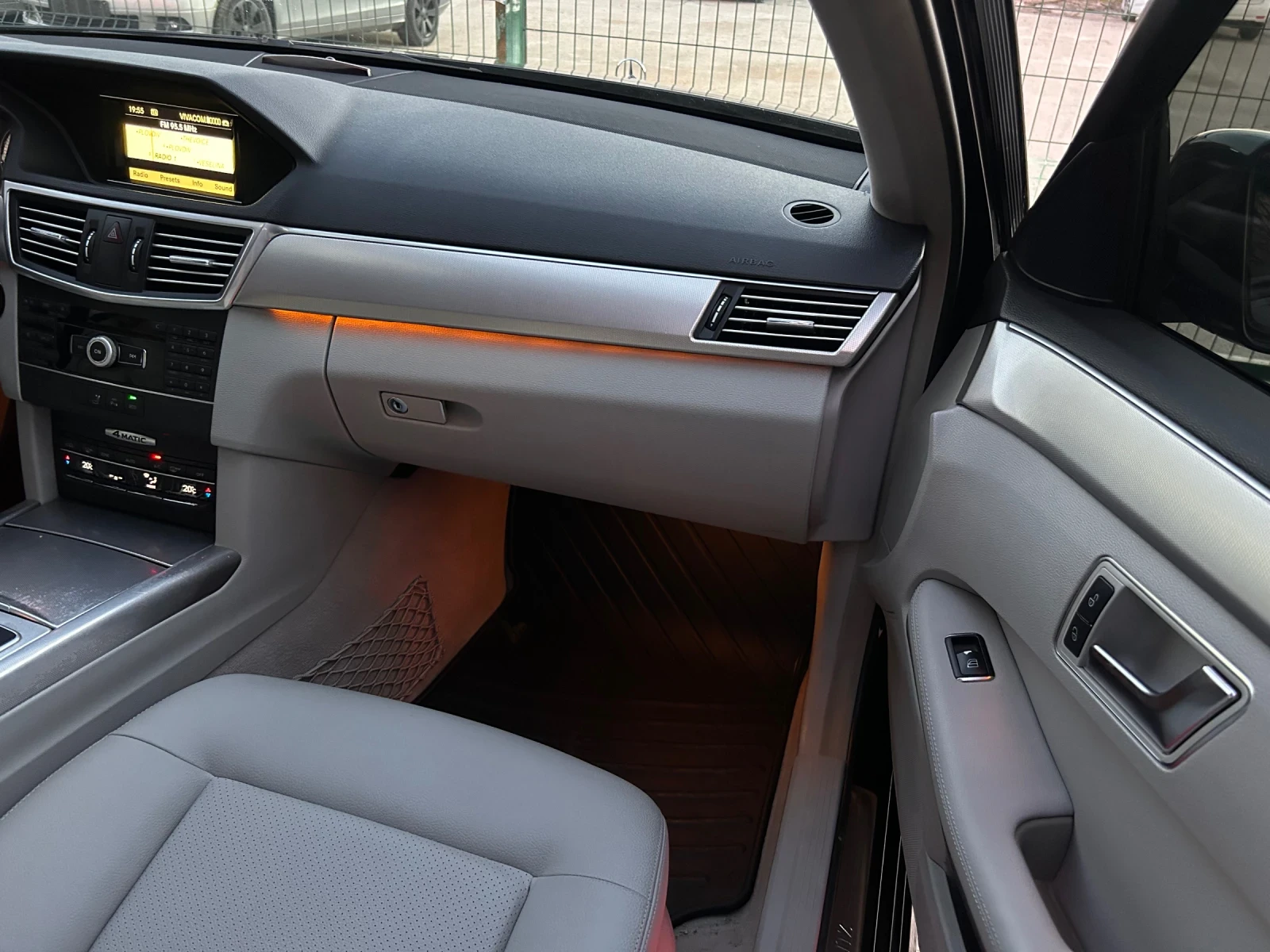 Mercedes-Benz E 220, снимка 11 - Автомобили и джипове - 54635170