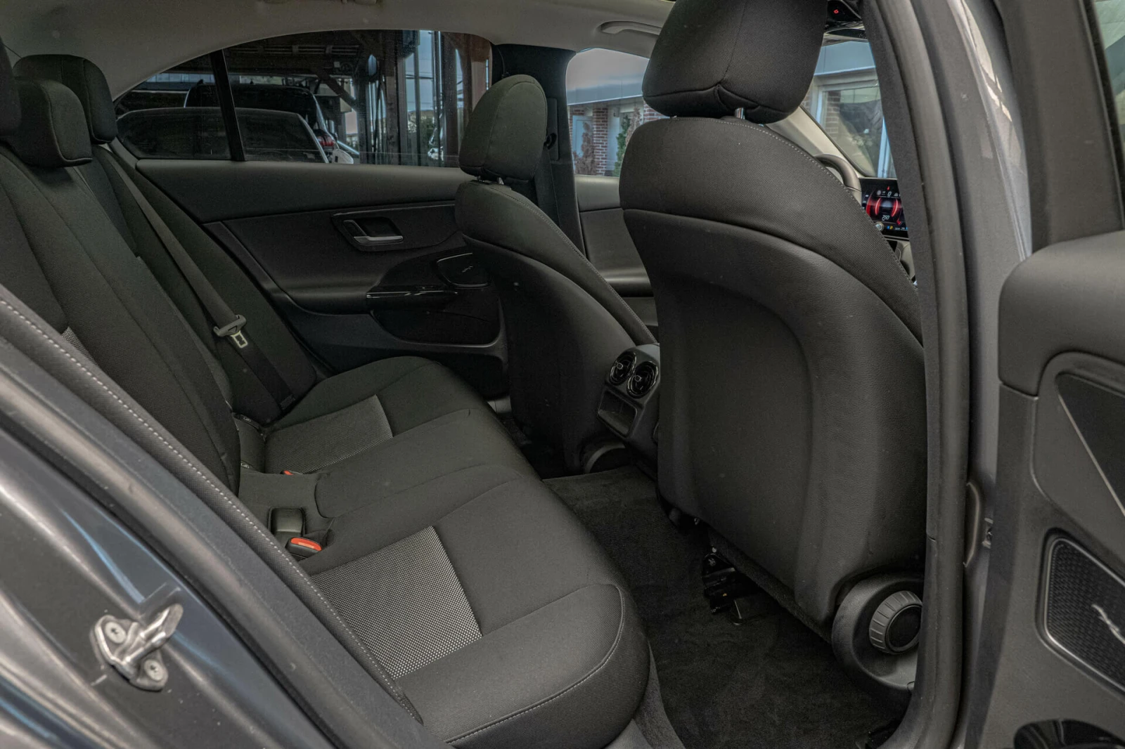 Mercedes-Benz C 300 d/Business/Панорама/Night Paket/Камера/Dynamic Sel, снимка 13 - Автомобили и джипове - 54673976