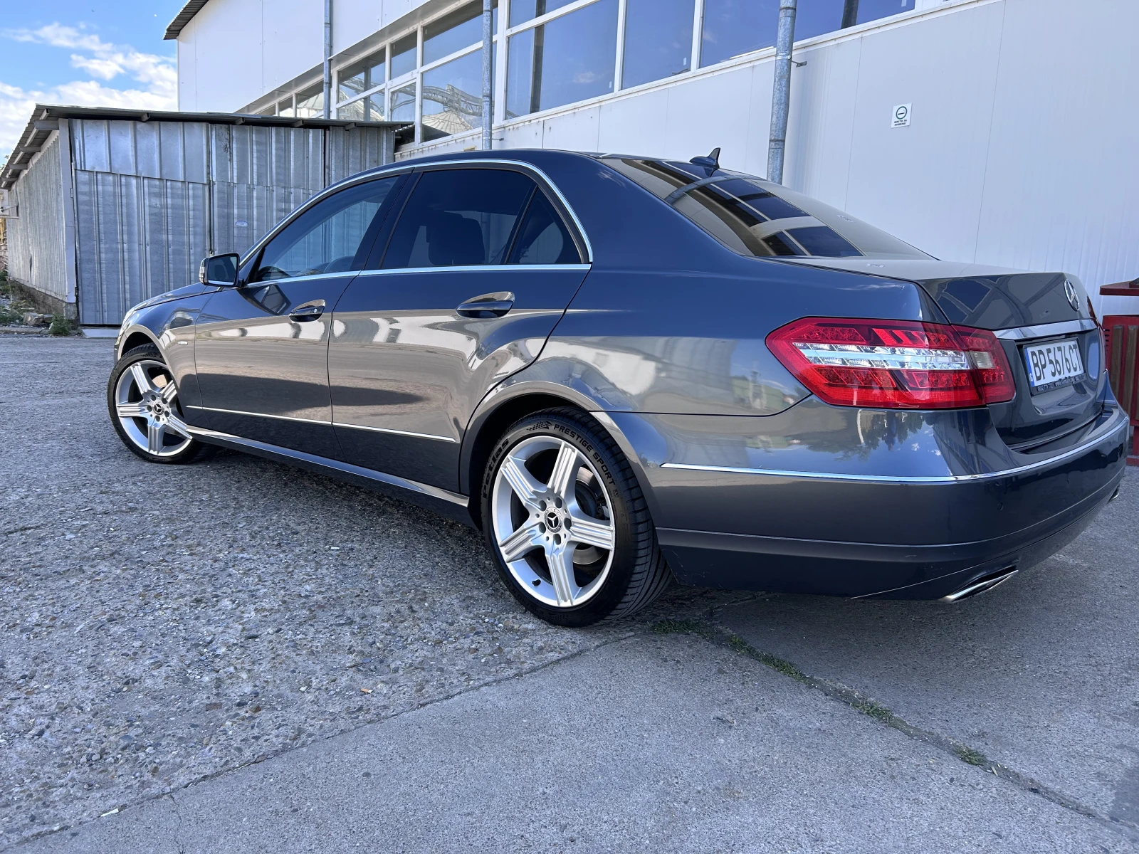 Mercedes-Benz E 350, снимка 2 - Автомобили и джипове - 55236784
