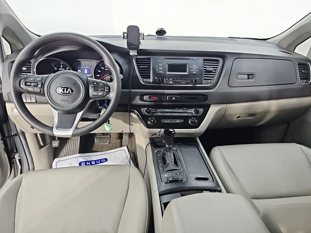 Kia Carnival КРАЙНА ЦЕНА, снимка 5 - Автомобили и джипове - 56024525
