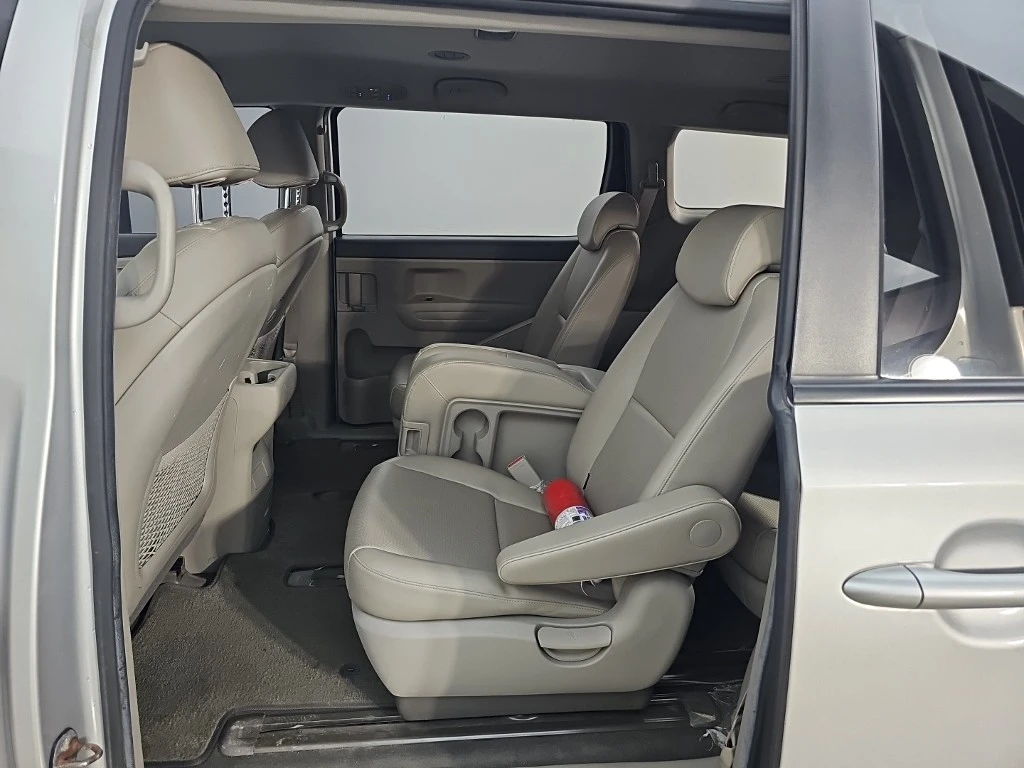 Kia Carnival КРАЙНА ЦЕНА, снимка 12 - Автомобили и джипове - 56024525