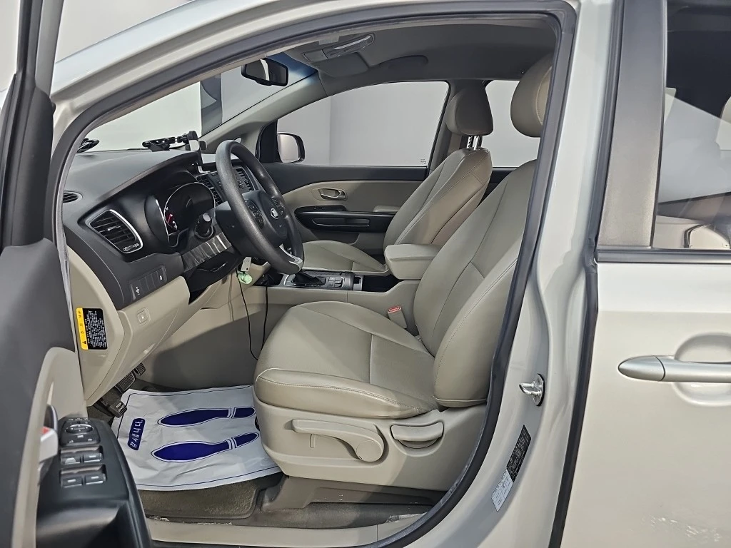 Kia Carnival КРАЙНА ЦЕНА, снимка 11 - Автомобили и джипове - 56024525