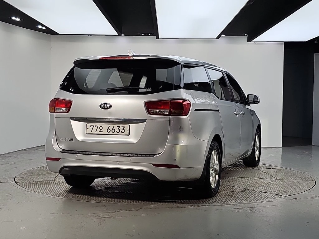 Kia Carnival КРАЙНА ЦЕНА, снимка 4 - Автомобили и джипове - 56024525