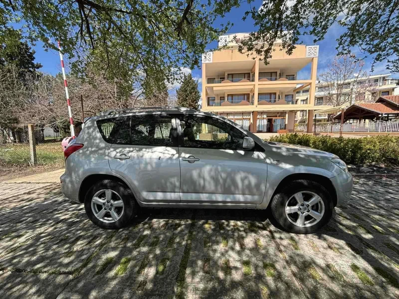 Toyota Rav4 2, 2 D4D 4x4, снимка 3 - Автомобили и джипове - 48077837