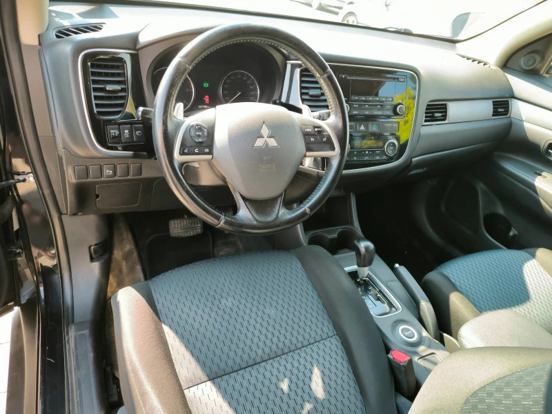 Mitsubishi Outlander, снимка 10 - Автомобили и джипове - 52661759