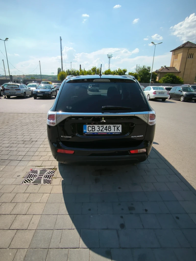 Mitsubishi Outlander, снимка 7 - Автомобили и джипове - 52661759