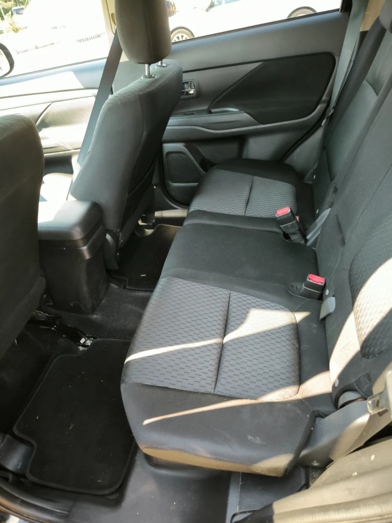 Mitsubishi Outlander, снимка 9 - Автомобили и джипове - 52661759