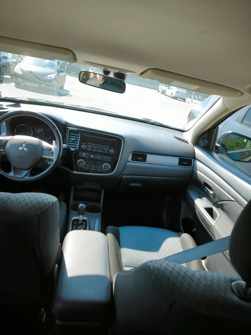 Mitsubishi Outlander, снимка 8 - Автомобили и джипове - 52661759