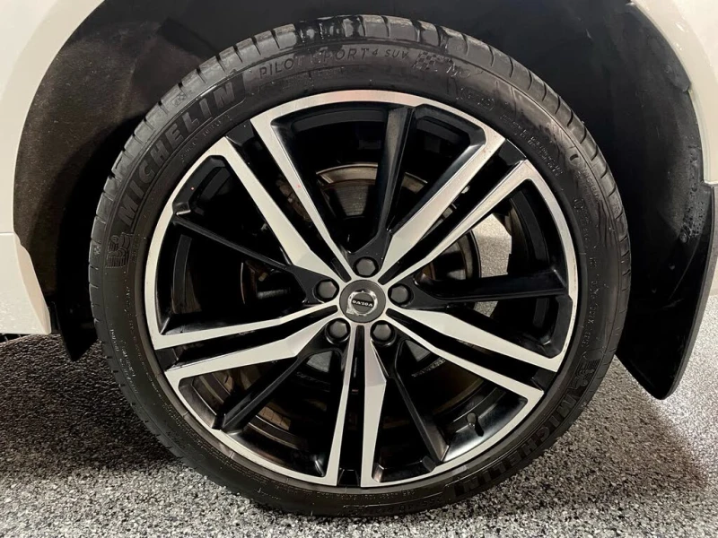 Volvo XC60 B6* R-Design* АвтоКредит* (ЦЕНА ДО БГ), снимка 8 - Автомобили и джипове - 53456375