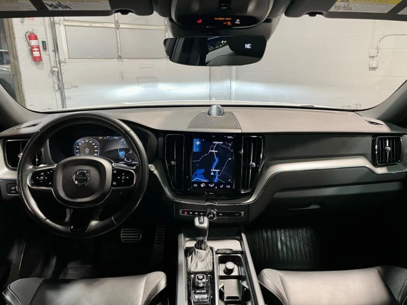 Volvo XC60 B6* R-Design* АвтоКредит* (ЦЕНА ДО БГ), снимка 11 - Автомобили и джипове - 53456375