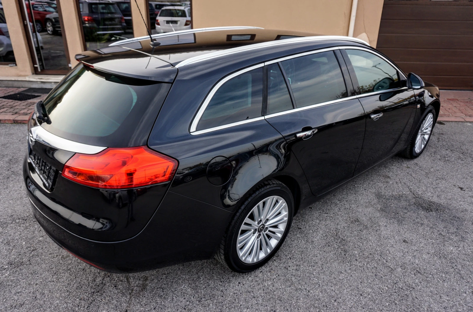 Opel Insignia 1.4T SPORTS TOURER COSMO - изображение 3